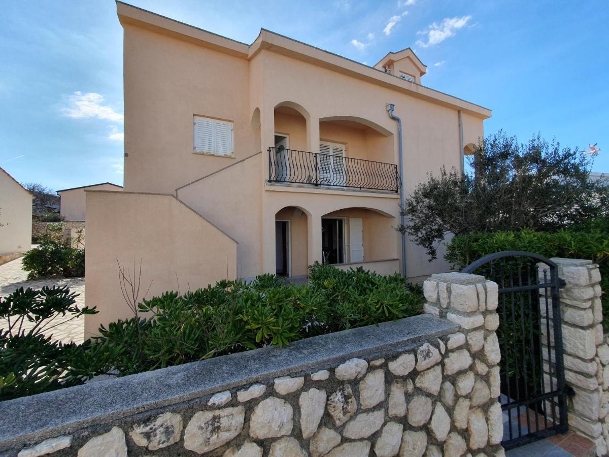 Apartment Olive Garden Pag Pag Town