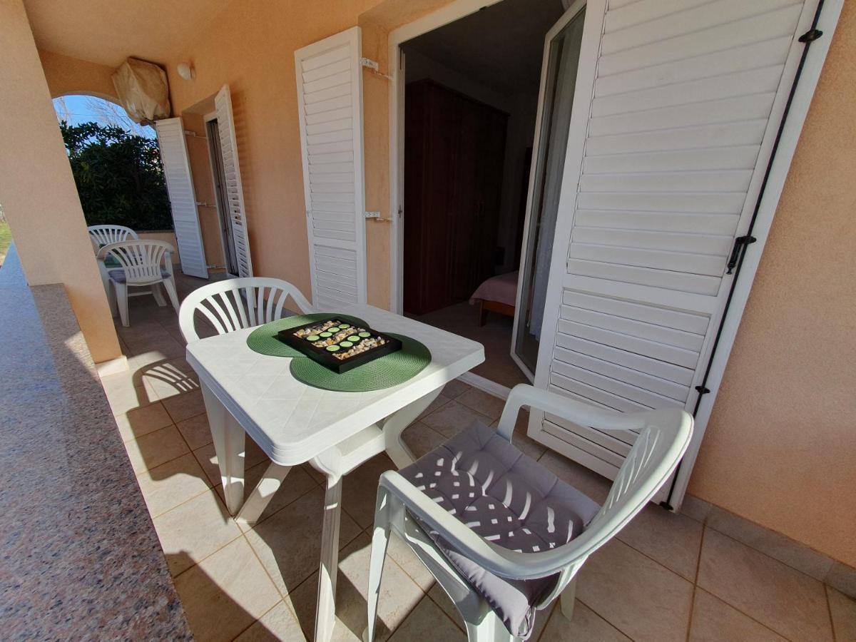 Apartment Olive Garden Pag Pag Town