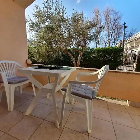 Olive Garden Pag Apartment Pag Town Exterior photo
